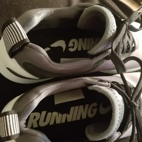 Nike running shoes 7.5 - Picture 3 of 8